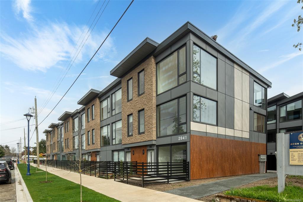 Third View of 916 Orono Ave, Langford, BC, V9B 2T9