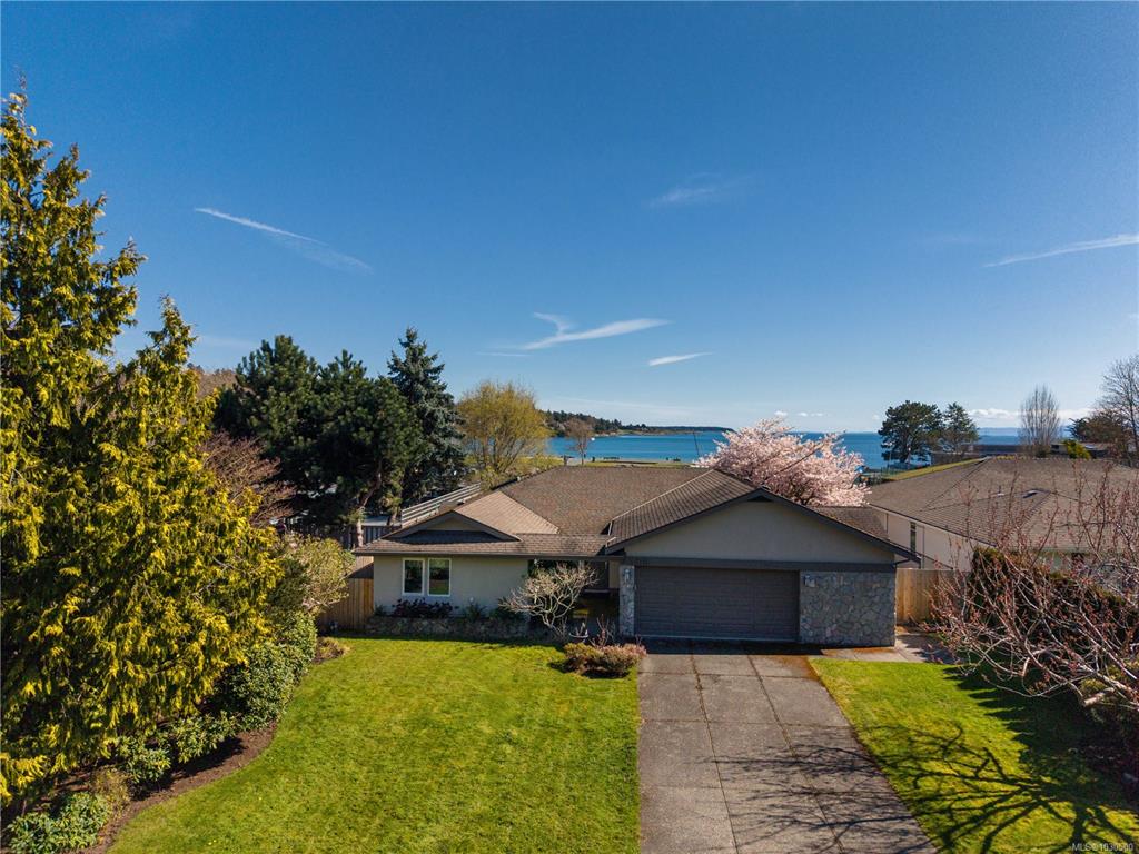 Third View of 3819 Beachview Pl, Saanich, BC, V8P 5N8