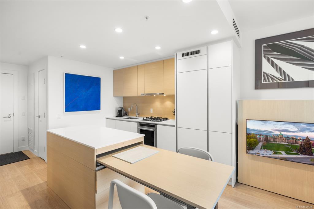 Fifth View of 60 Saghalie Rd, THE ENCORE @ 20 ACRE BAYVIEW PLACE, Victoria, BC, V9A 0H1