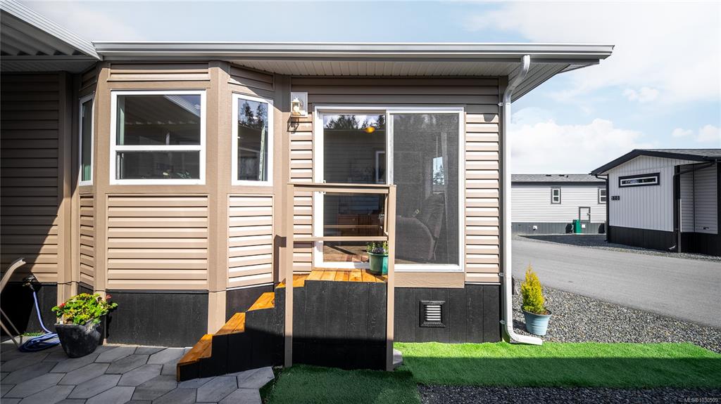 Third View of 747 Old Place Rd, Ocean Winds Park., Central Saanich, BC, V8M 0C3