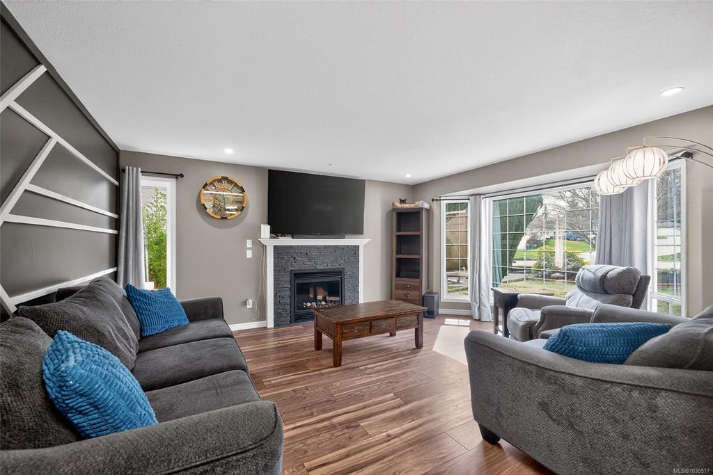Third View of 921 Esslinger Rd, Parksville, BC, V9P 2R1