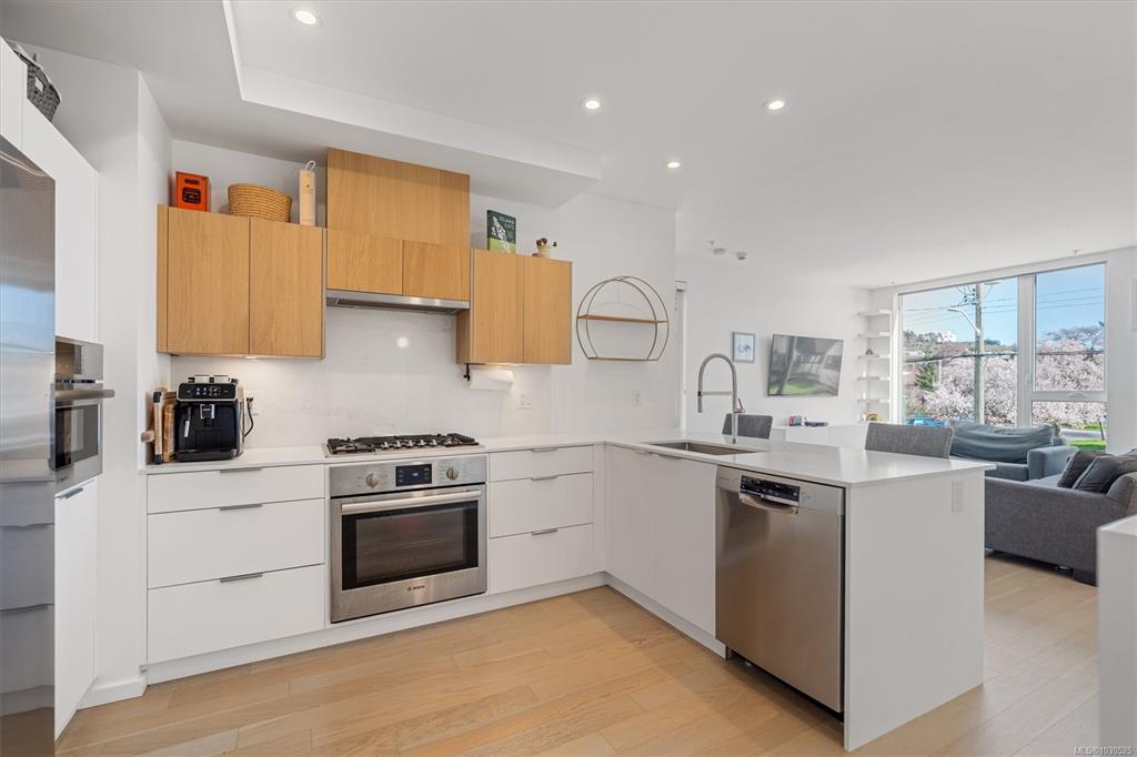 Fourth View of 1720 Fairfield Rd, Rhodo, Victoria, BC, V8S 1G3