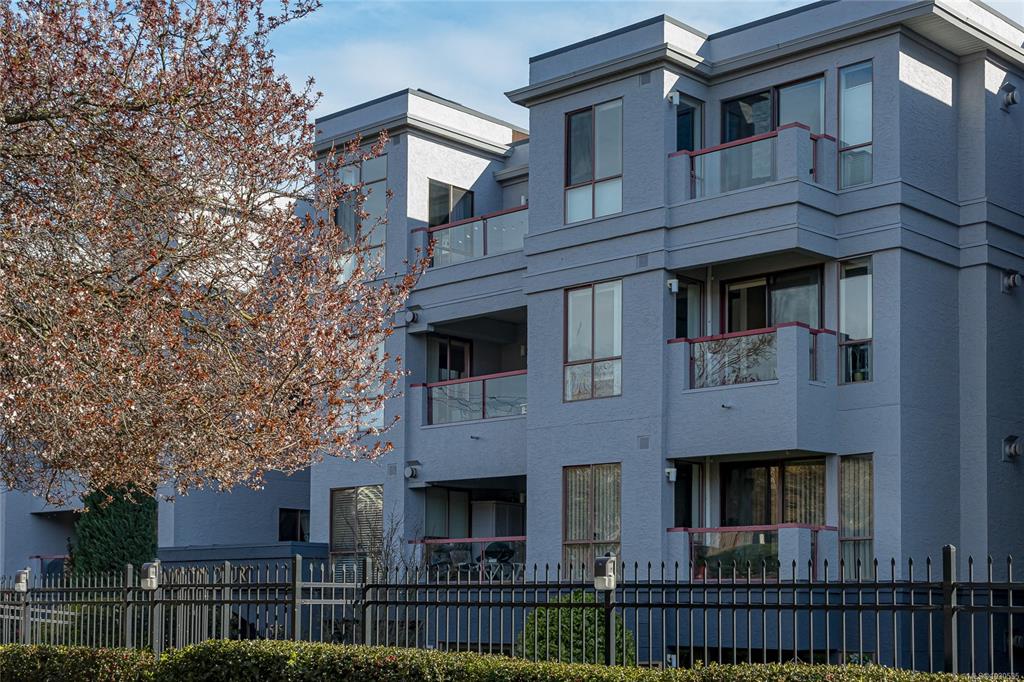 Third View of 545 Manchester Rd, Victoria, BC, V8T 5H6