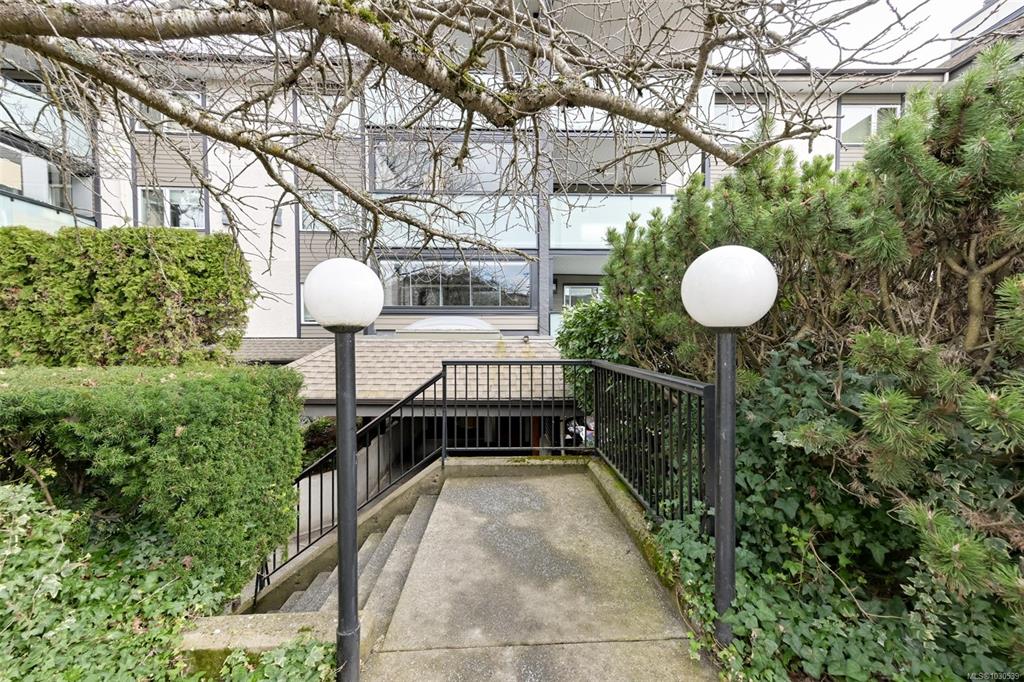 Third View of 1619 Morrison St, Morrison Manor, Victoria, BC, V8R 6R8