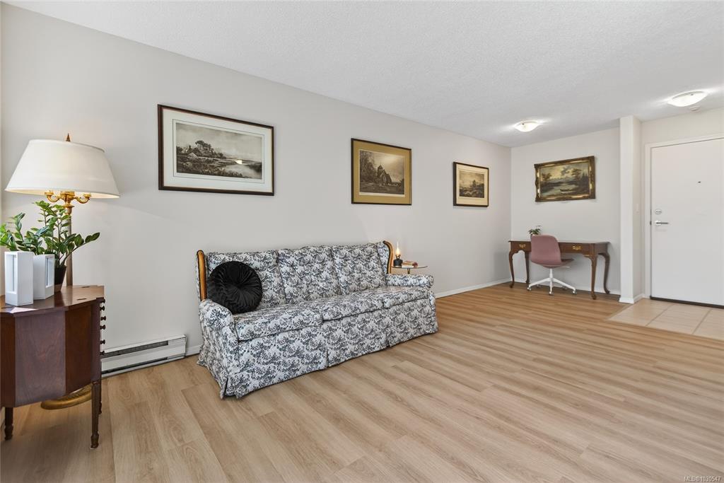 Fifth View of 698 Aspen Rd, Aspen Court, Comox, BC, V9M 3S9
