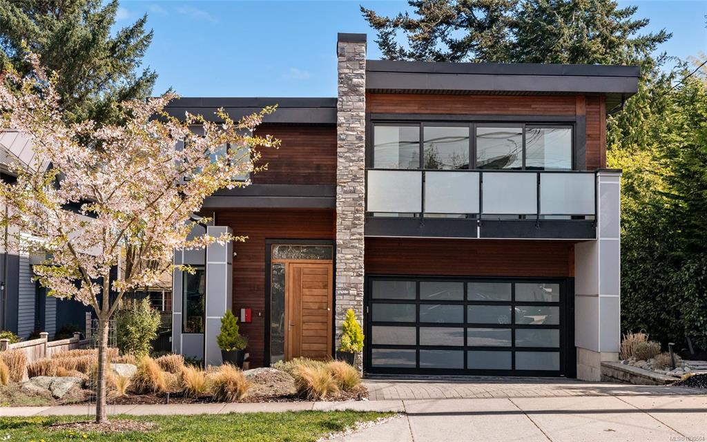 Second View of 111 Moss St, Victoria, BC, V8V 4M3