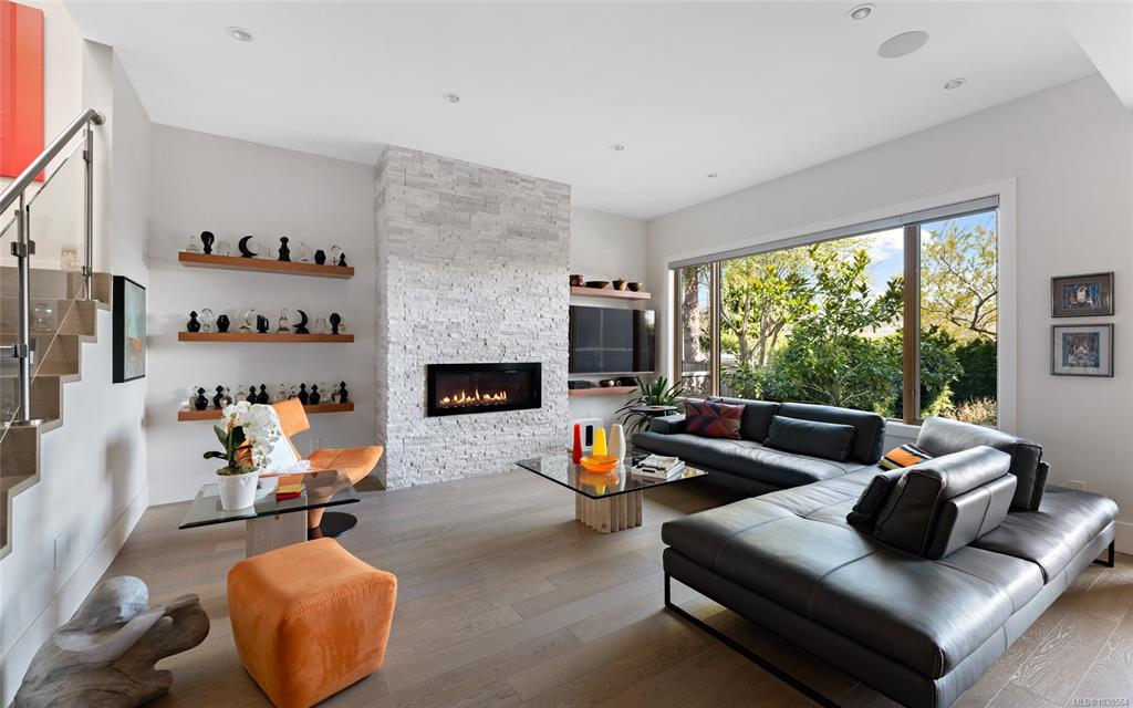 Fourth View of 111 Moss St, Victoria, BC, V8V 4M3