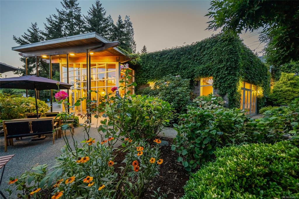 MLS® listing #30922386 for sale located at 6552 North Rd