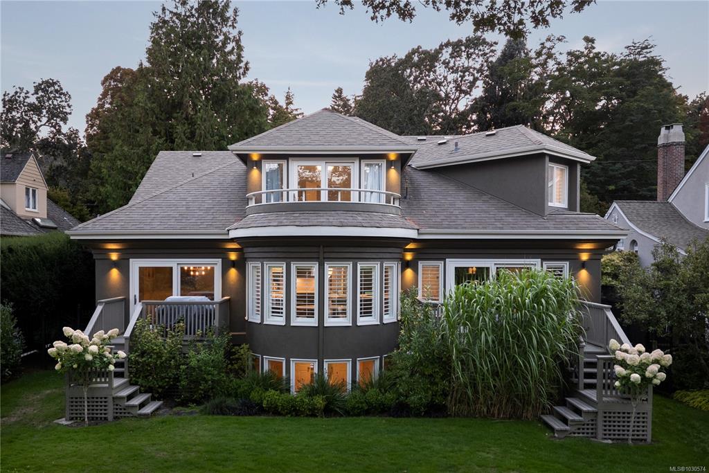 Third View of 683 Mountjoy Ave, Oak Bay, BC, V8S 4K8