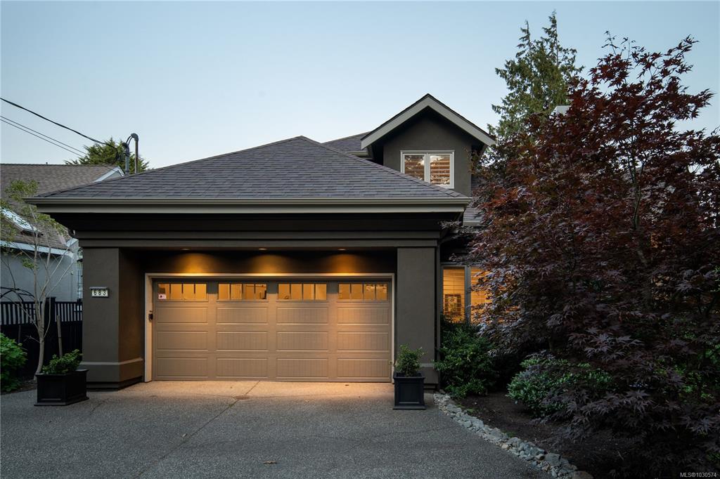 Fifth View of 683 Mountjoy Ave, Oak Bay, BC, V8S 4K8