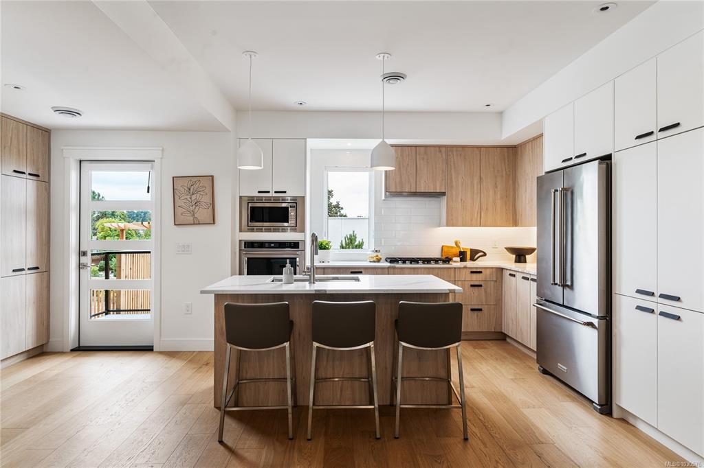 Fourth View of 4253 Dieppe Rd, Saanich, BC, V8X 2N2