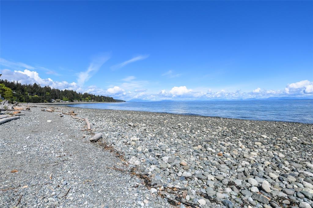 Fifth View of 5730 Coral Rd, Courtenay, BC, V9J 1W9