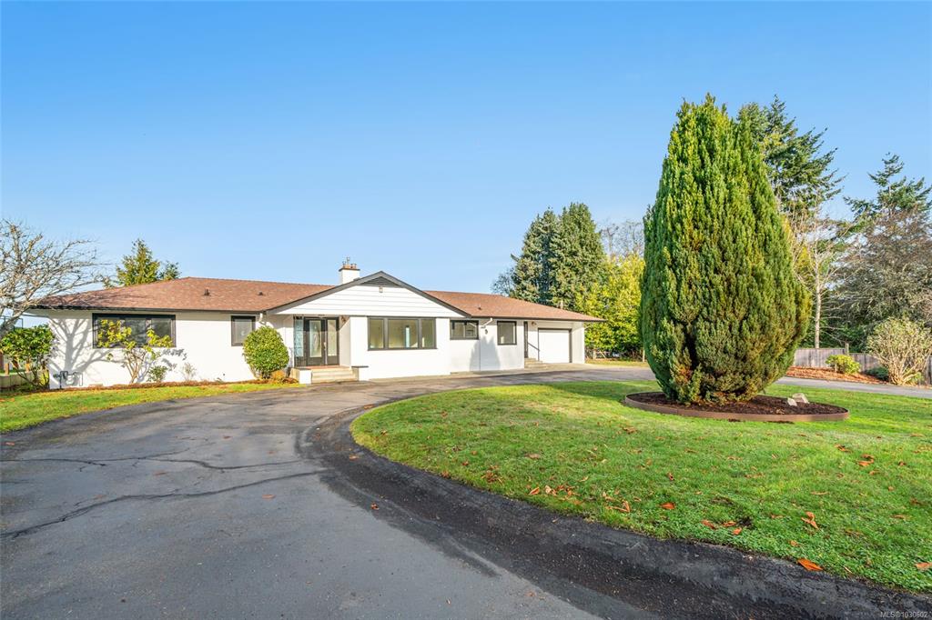 Third View of 441 Memorial Ave, Qualicum Beach, BC, V9K 1G8