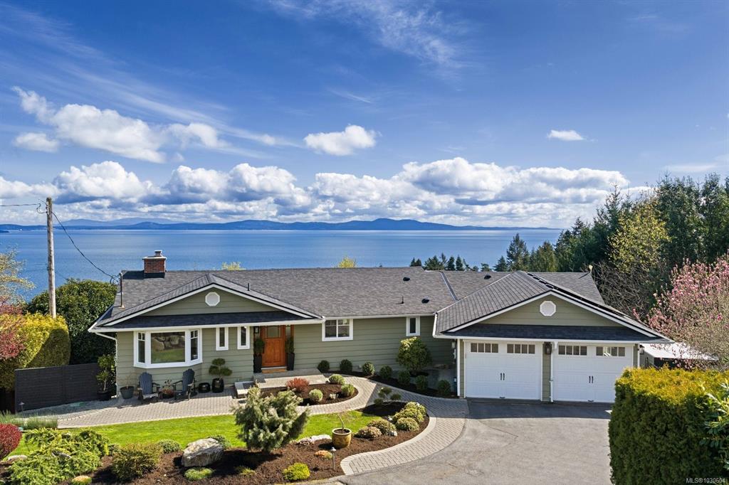 Third View of 5011 Hilarie Pl, Saanich, BC, V8Y 2A4
