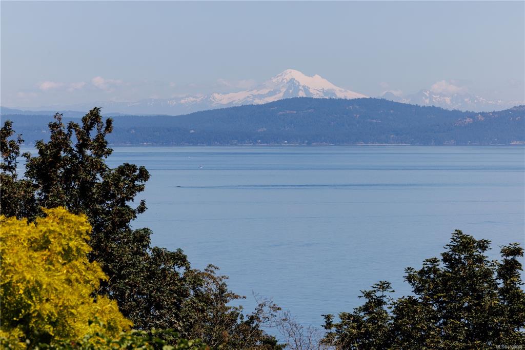 Fourth View of 5011 Hilarie Pl, Saanich, BC, V8Y 2A4