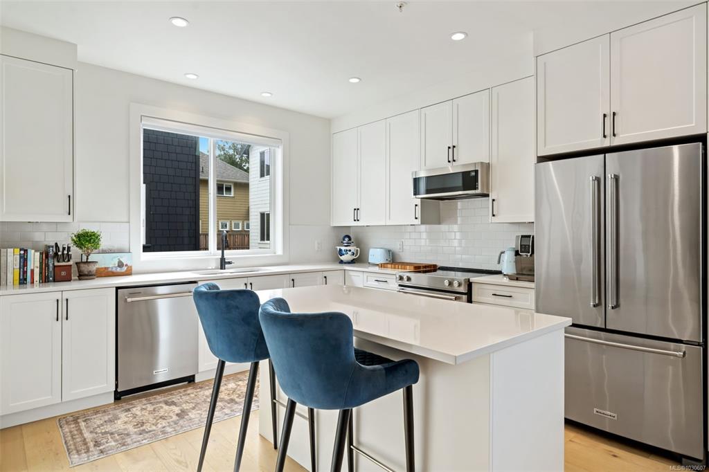 Second View of 10145 Fifth St, Baysided Towns on Fifth, Sidney, BC, V8L 0E4