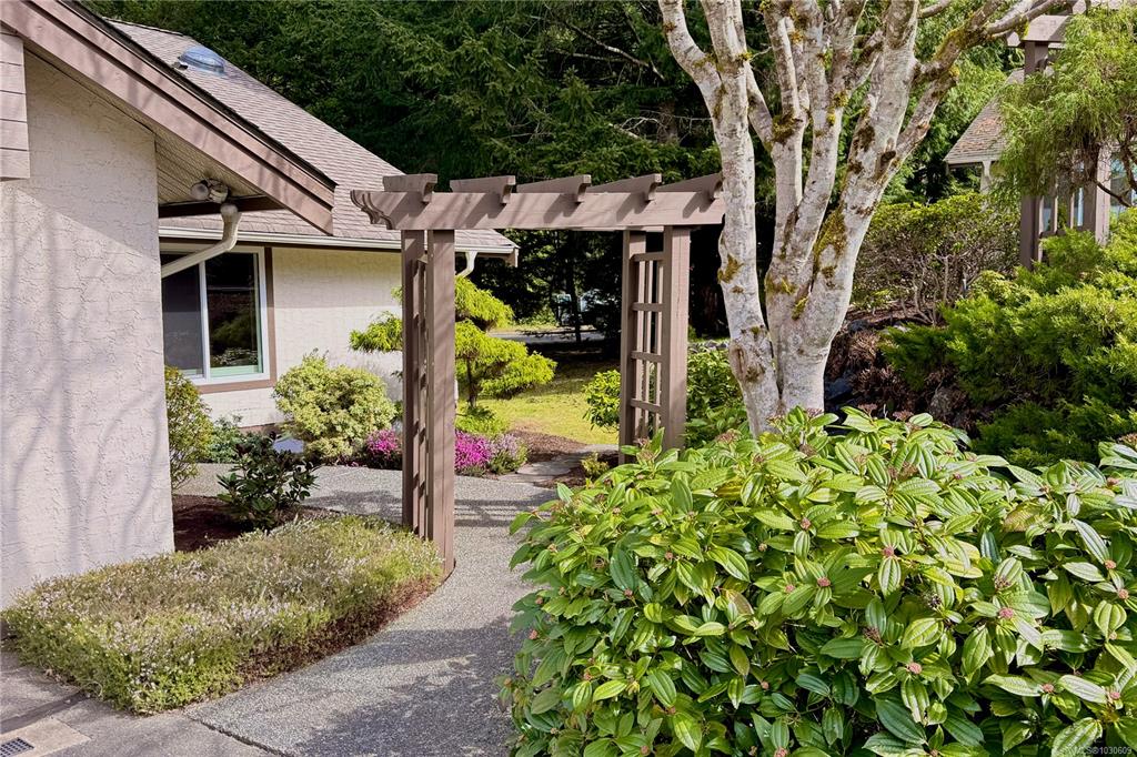 Second View of 885 Berwick Rd S, BERWICK PARK, Qualicum Beach, BC, V9K 1N7