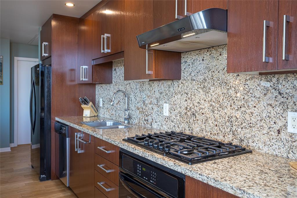 Fifth View of 379 Tyee Rd, Balance, Victoria, BC, V9A 0B4