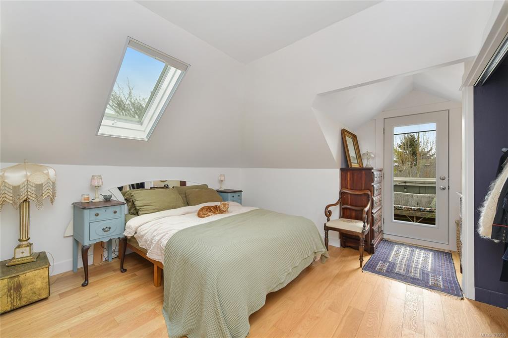 Fifth View of 2109 Chambers St, Victoria, BC, V8T 3L1