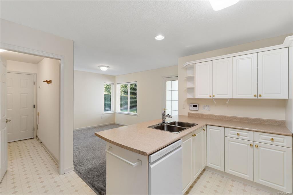 Fourth View of 850 Arbutus St, Arbutus Grove, Qualicum Beach, BC, V9K 2M7