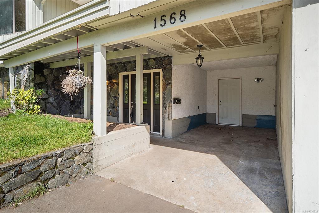 Fifth View of 1568 Arbordale Ave, Saanich, BC, V8N 2B7