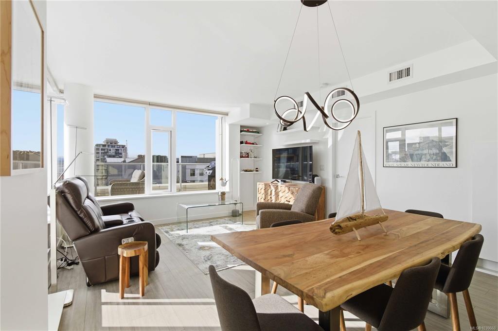 Third View of 848 Yates St, Victoria, BC, V8W 0G2