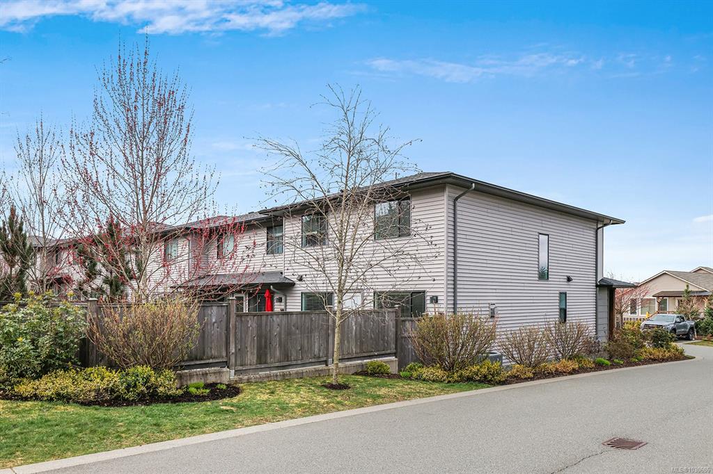 Fourth View of 2607 Kendal Ave, Stoneleigh Station, Cumberland, BC, V0R 1S0