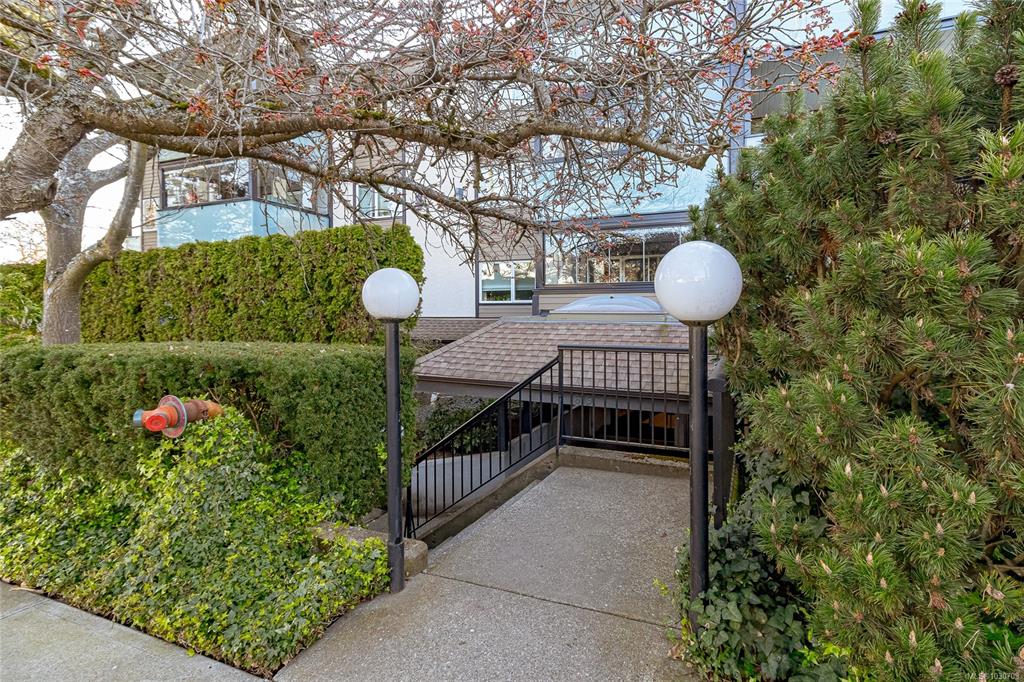 Fifth View of 1619 Morrison St, Morrison Manor, Victoria, BC, V8R 6R8