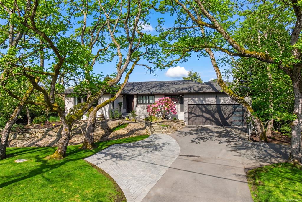 910 Foul Bay Rd, 1030707, BC,