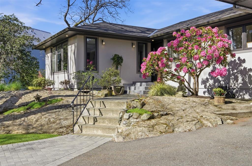 Third View of 910 Foul Bay Rd, Victoria, BC, V8S 4H8