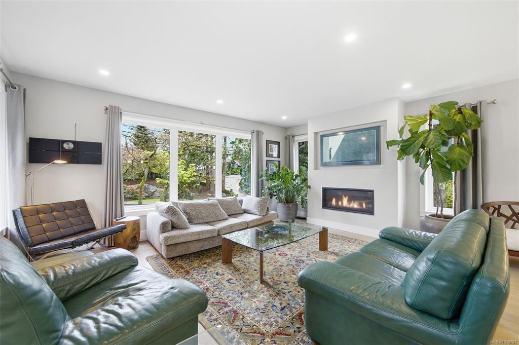 Fifth View of 910 Foul Bay Rd, Victoria, BC, V8S 4H8