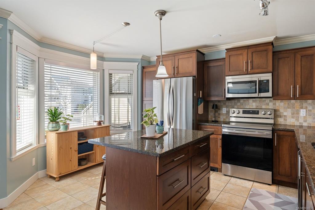Fourth View of 531 Heatherdale Lane, Heatherdale Estates, Saanich, BC, V8Z 0A4