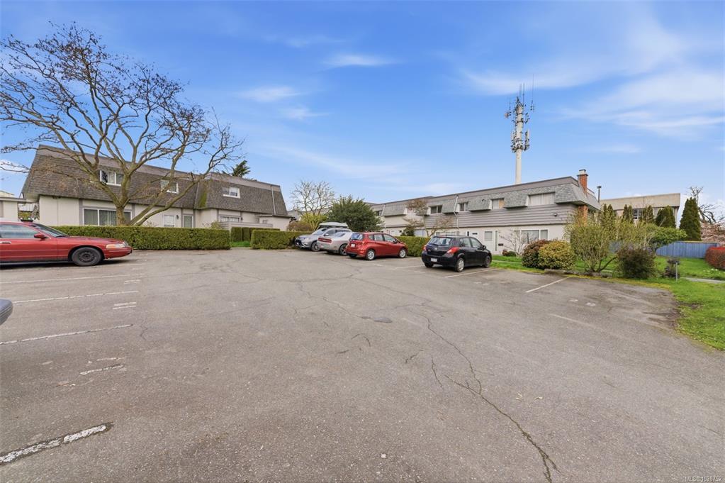 Fourth View of 976 Market St, Victoria, BC, V8T 2E9