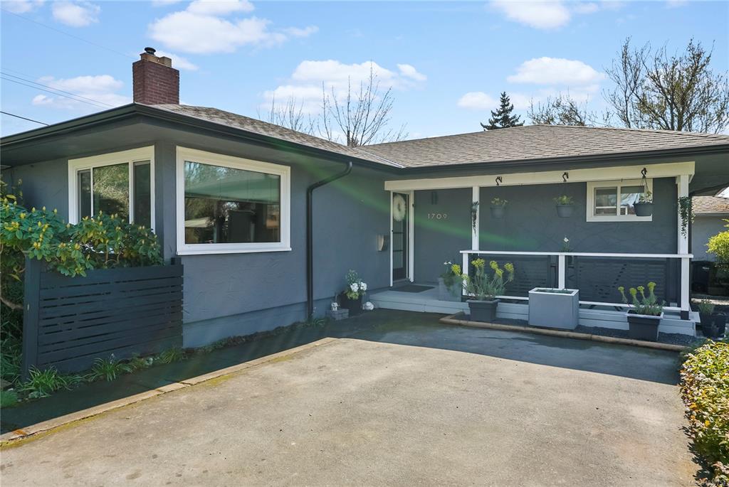 Fourth View of 1709 Mcrae Ave, Saanich, BC, V8P 1H9