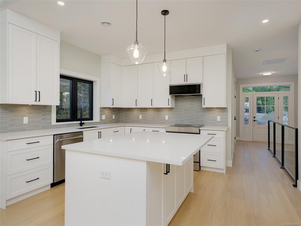 Third View of 10950 Chalet Rd, North Saanich, BC, V8L 5M2
