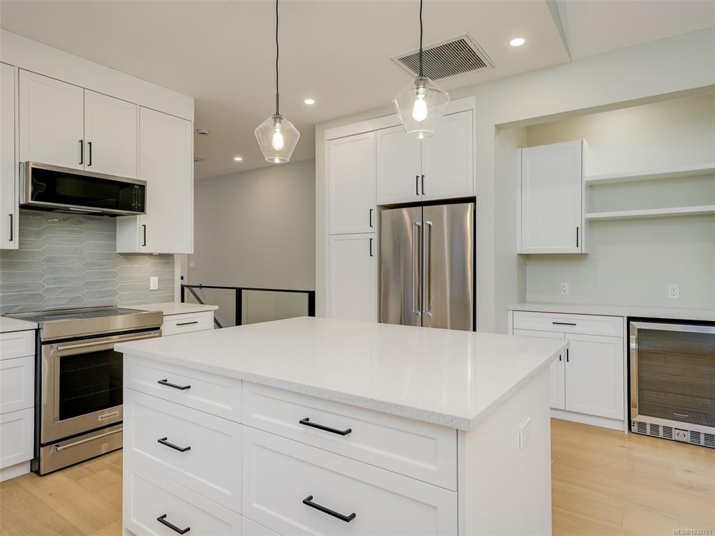 Fourth View of 10950 Chalet Rd, North Saanich, BC, V8L 5M2