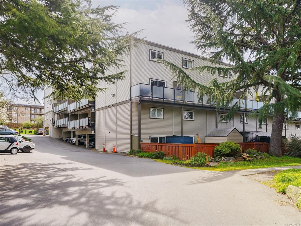 991 Cloverdale Ave, 1030771, BC,