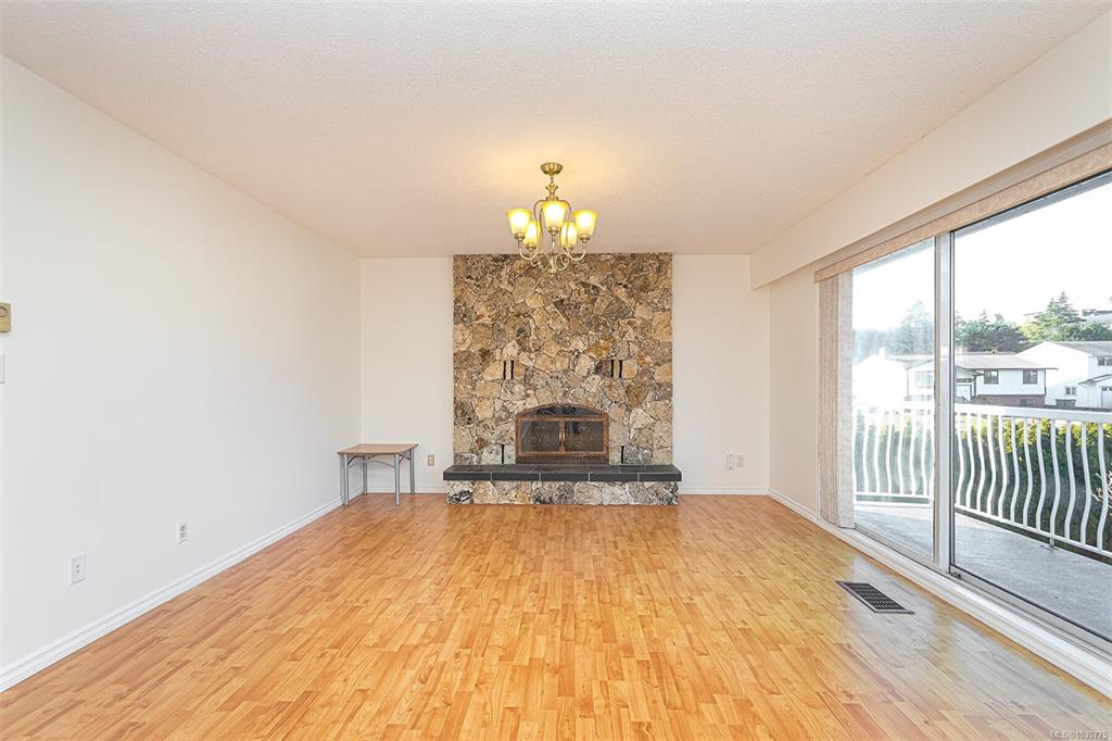 Fifth View of 631 Jolly Pl, Saanich, BC, V8Z 6R9