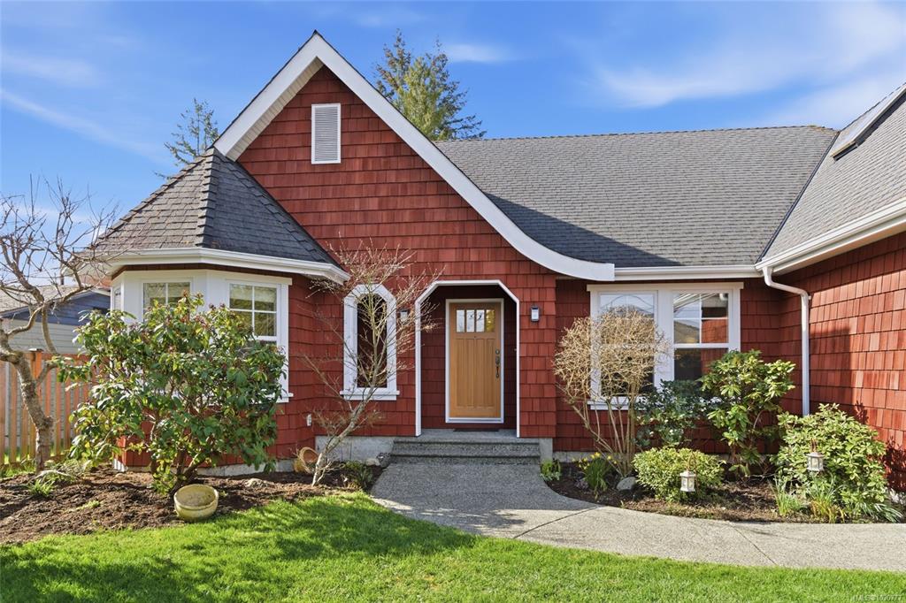 Third View of 647 Temple St, Parksville, BC, V9P 1B4