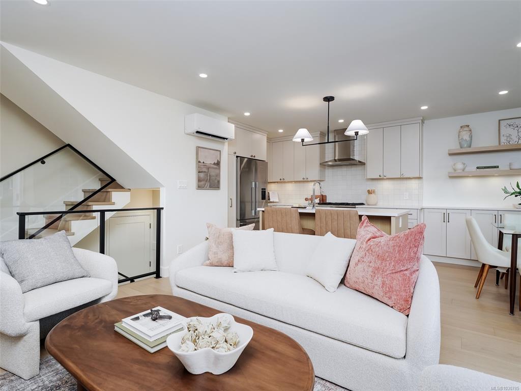 Fifth View of 3513 Henderson Rd, Henderson Park, Oak Bay, BC, V8R 3K5