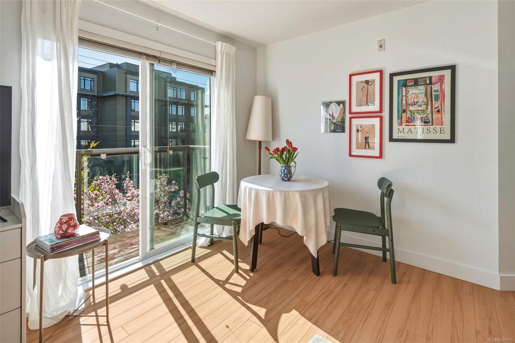 Third View of 356 Gorge Rd E, Cityside, Victoria, BC, V8T 2W2