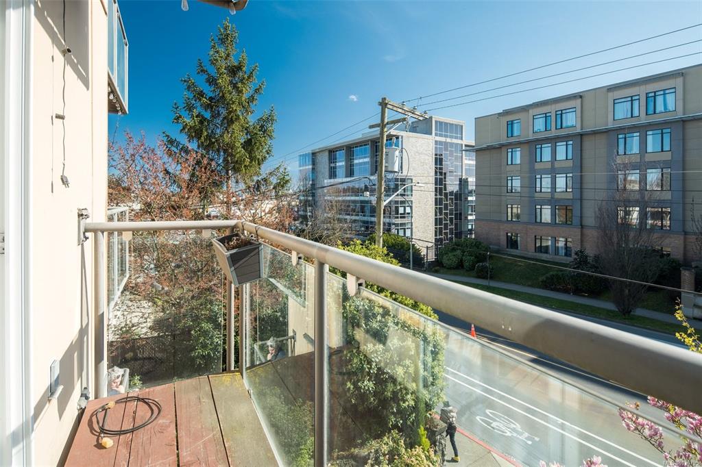 Fourth View of 356 Gorge Rd E, Cityside, Victoria, BC, V8T 2W2