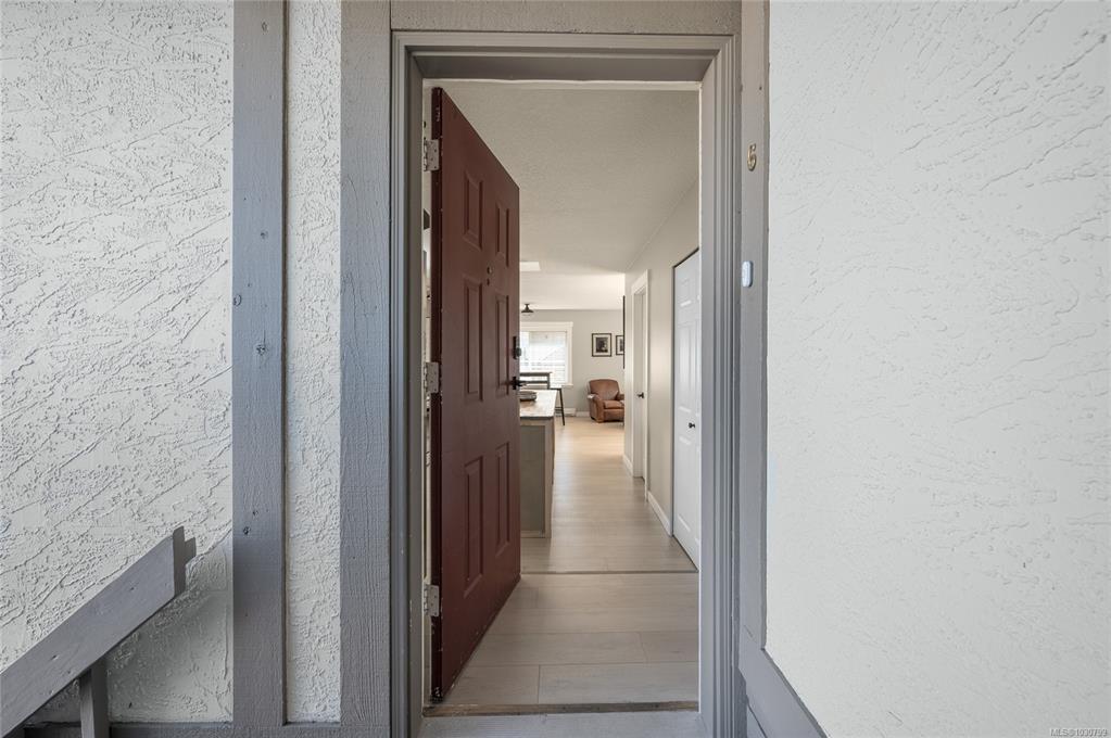 Third View of 211 Second Ave W, COACH HOUSE, Qualicum Beach, BC, V9K 1L3