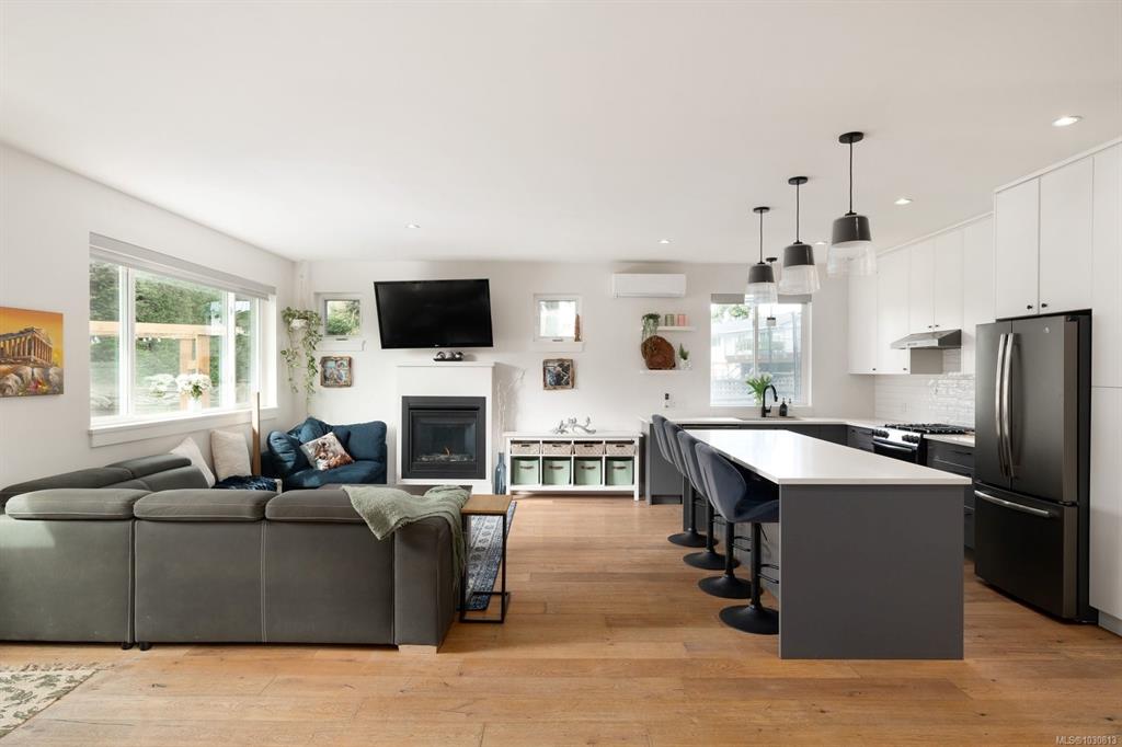 Fourth View of 2101 Weiler Ave W, Sidney, BC, V8L 1R3