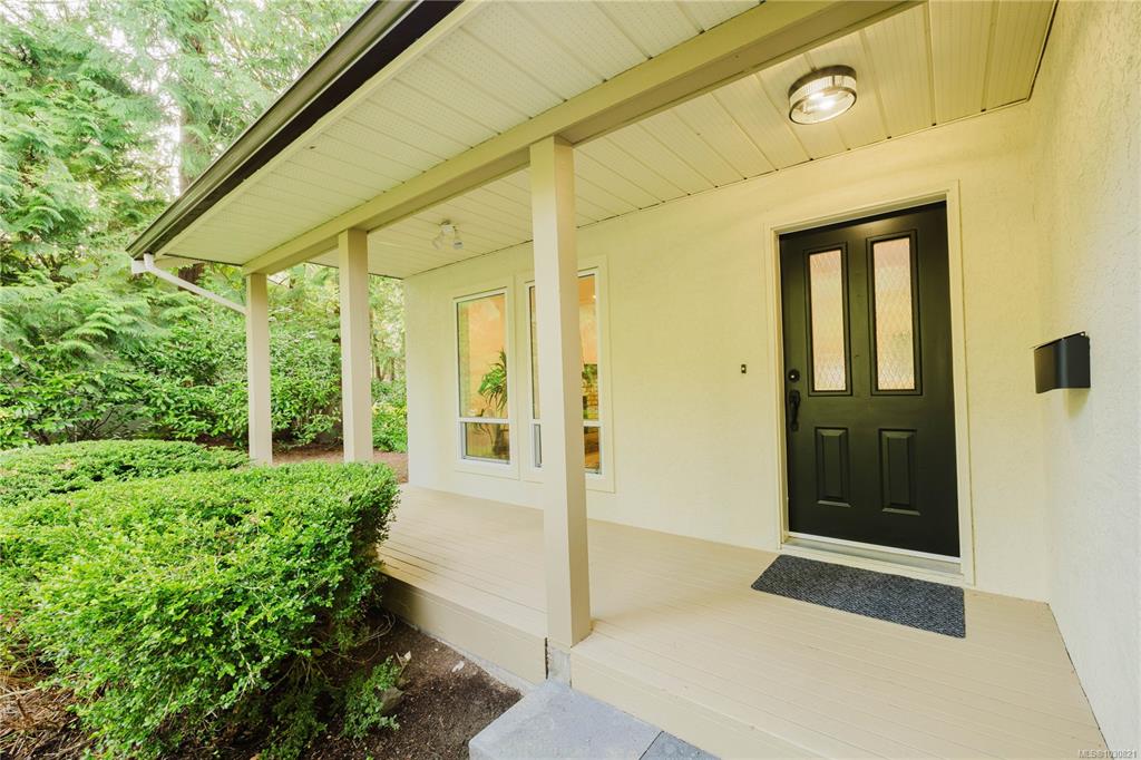 Third View of 5180 Rutli Meadows Pl, Saanich, BC, V8Y 1X6