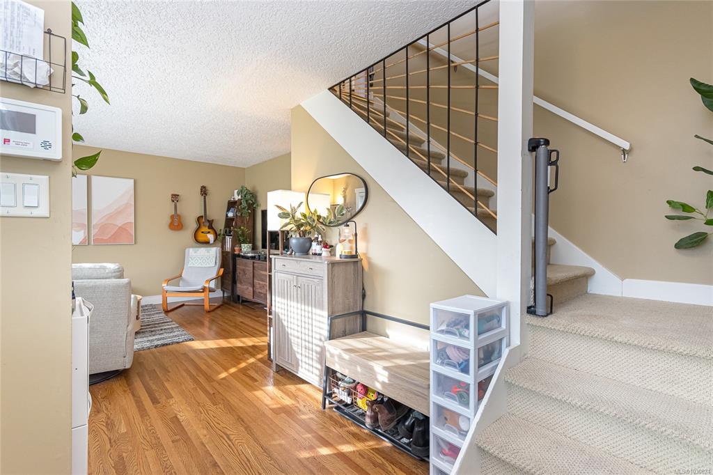 Fourth View of 4162 Borden St, Saanich, BC, V8X 2G5