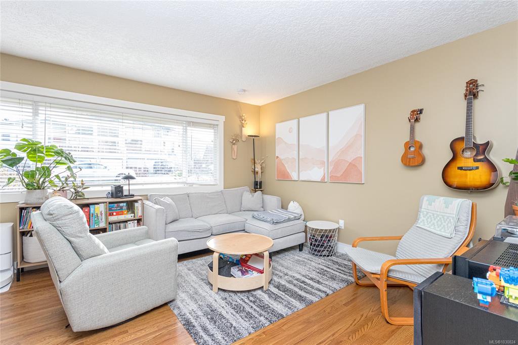 Fifth View of 4162 Borden St, Saanich, BC, V8X 2G5