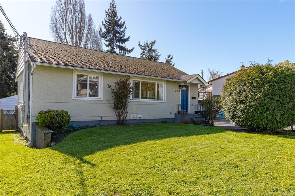 2951 Cedar Hill Rd, 1030853, BC,