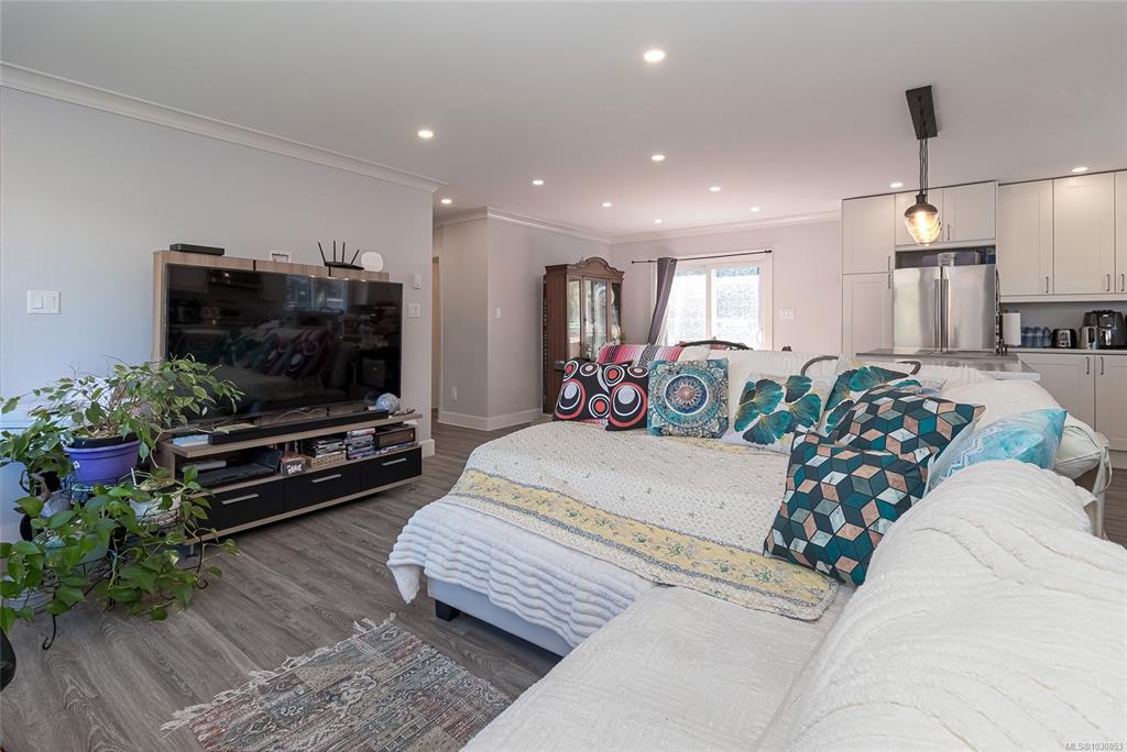 Fifth View of 2951 Cedar Hill Rd, Victoria, BC, V8T 3H8