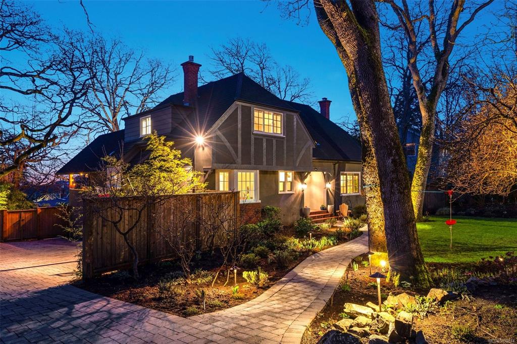 Second View of 995 Terrace Ave, Victoria, BC, V8S 3V2